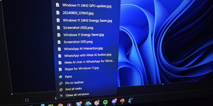 Windows 11 taskbar size