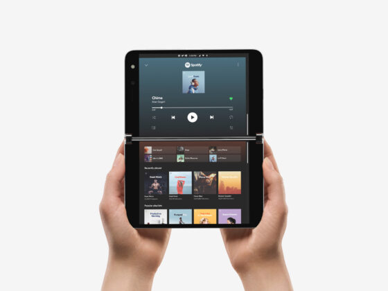 Surface Duo在两块屏幕上运行Spotify