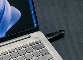 微软解释了为何拔掉 USB 驱动器后，Windows 仍会记住它们