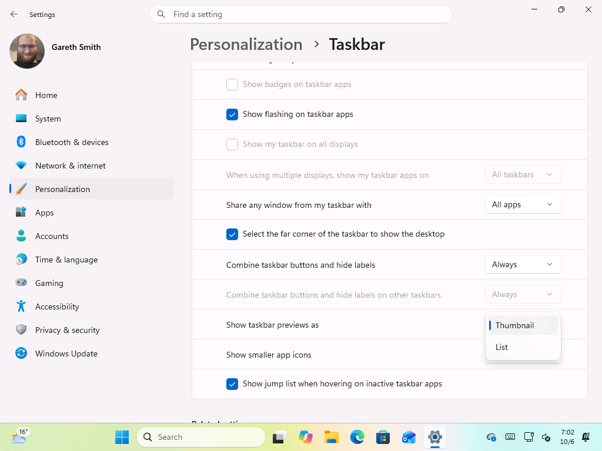 Windows 11“任务栏”设置中的“任务栏预览显示方式”选项，当前设为“缩略图”。 