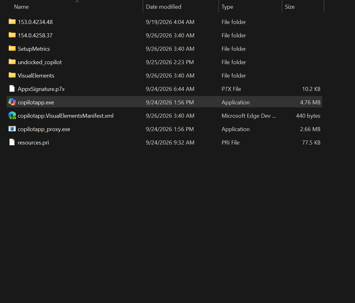 Copilot 安装文件夹显示了轻量级 copilotapp.exe 启动器及其版本化组件。