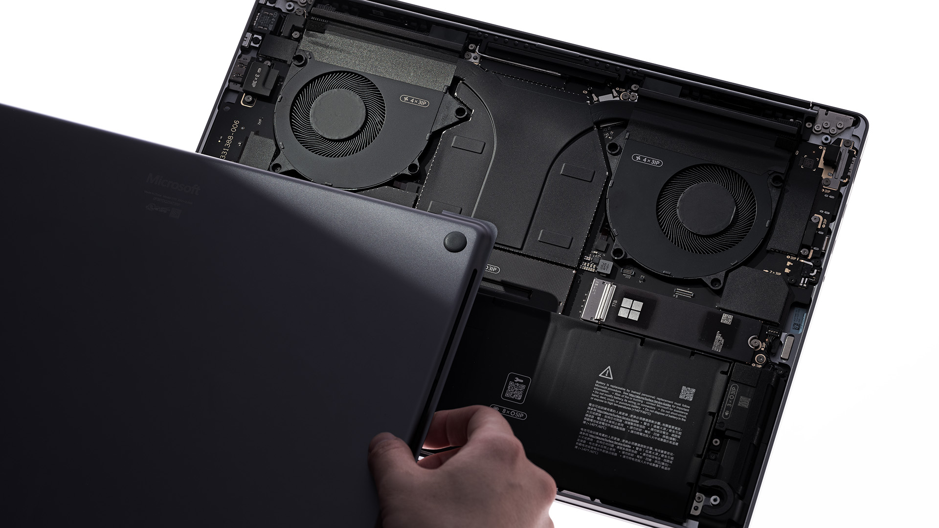 Surface Laptop Ultra 内部结构